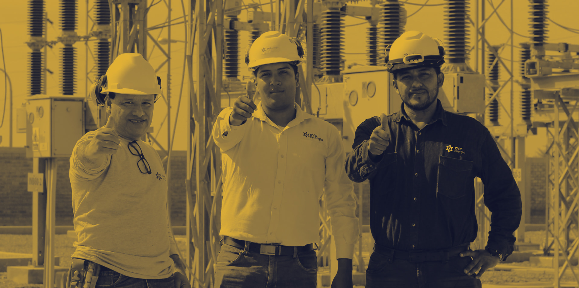 Trabajador de CVC Energía saludando