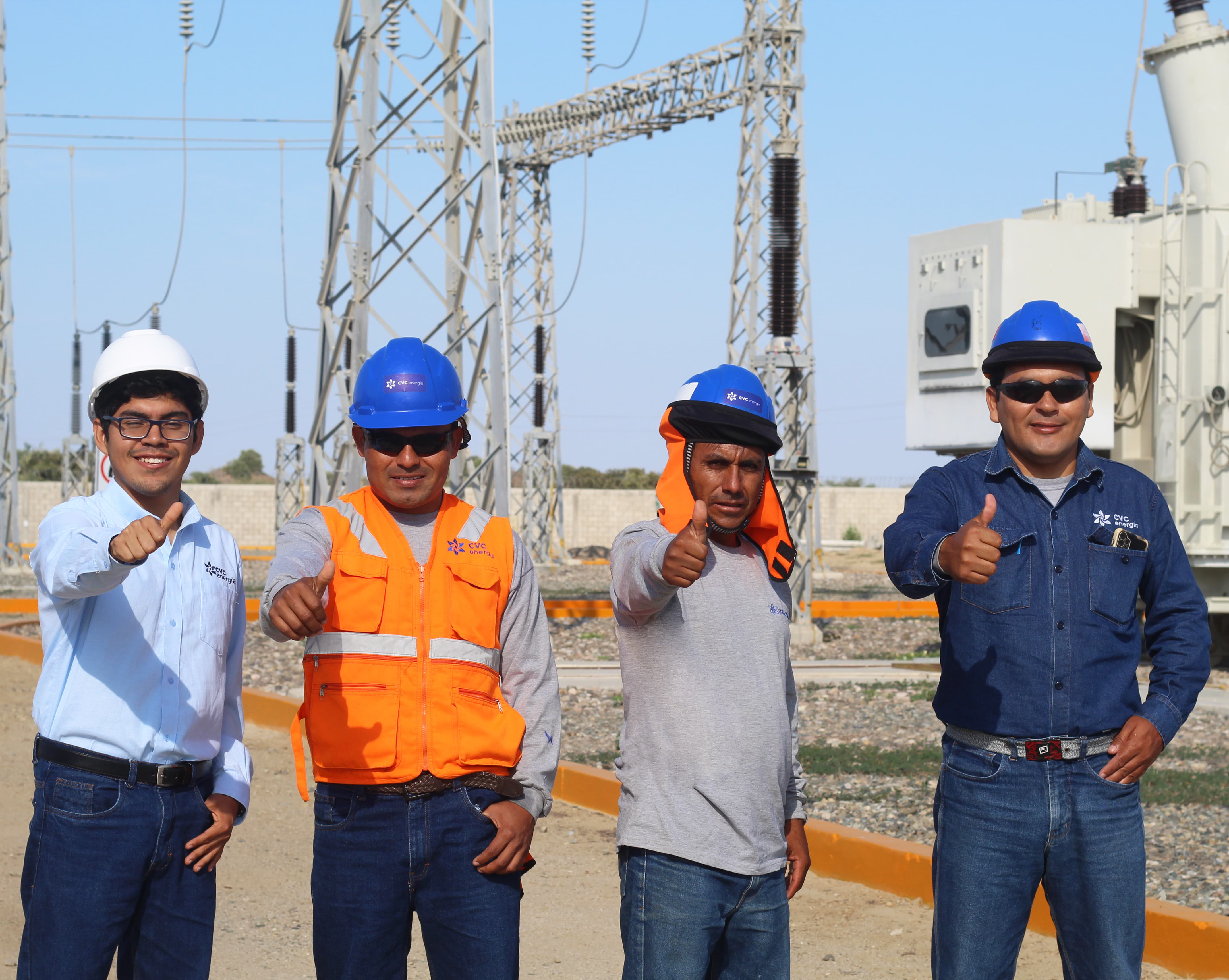 Ingeniero de obra con brazos cruzados