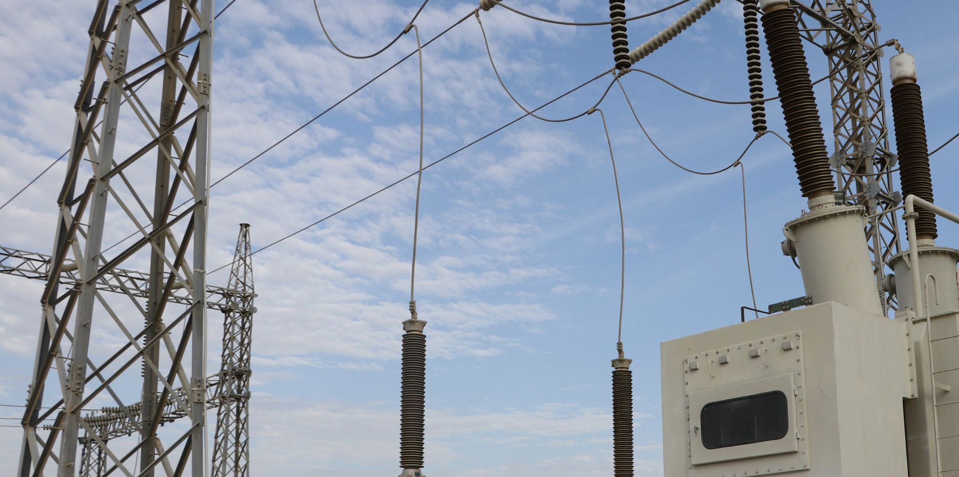 Personal atendiendo consultas